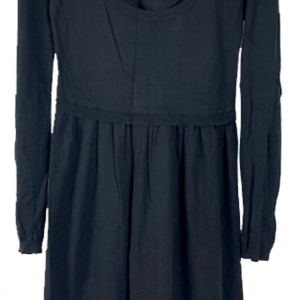 Warm knitted dress by Aoyama Itohome